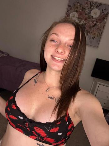 Zy, 23  female escort, Tampa